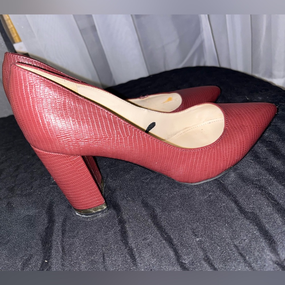 Women’s maroon heels